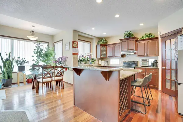 160 Tremblant WAY SW, Calgary, AB T3H 0B8