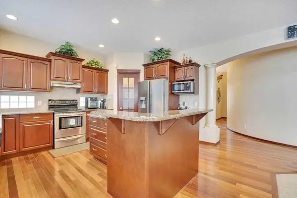 160 Tremblant WAY SW, Calgary, AB T3H 0B8