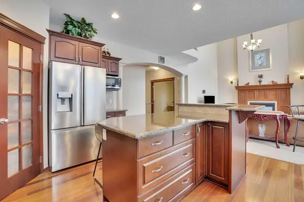 160 Tremblant WAY SW, Calgary, AB T3H 0B8