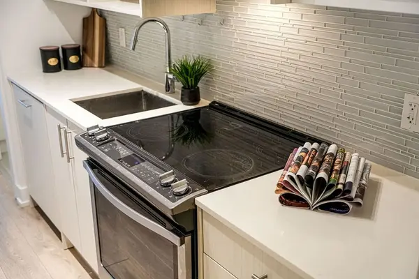 128 Fairview Mall DR #318, Toronto C15, ON M2J 0E8