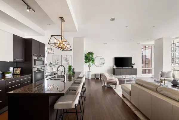 80 John ST #4406, Toronto C01, ON M5V 3X4