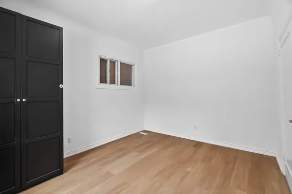 7 Ellsworth AVE, Toronto C02, ON M6G 2K4