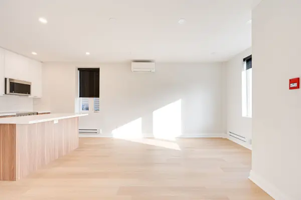 160 Tyrrel AVE, Toronto C02, ON M6G 2G7