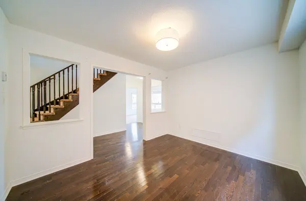 1842 Esterbrook DR, Oshawa, ON L1K 0N3