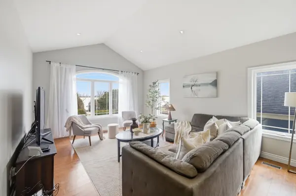 332 Carnegie Beach RD, Scugog, ON L9L 1B6