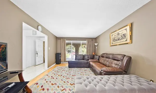 1870 Rosefield RD, Pickering, ON L1V 3H6