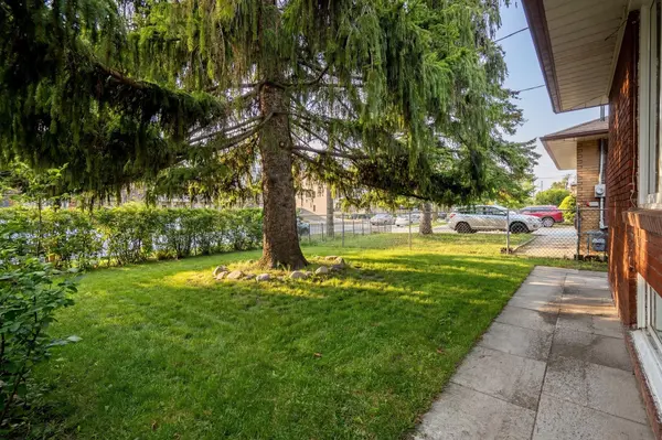 3782 St.Clair AVE E, Toronto E08, ON M1M 1V2