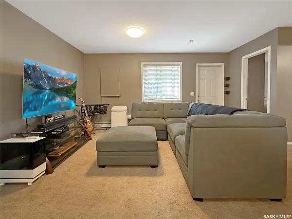 825 Gladstone STREET E #214, Swift Current, SK S9H 5P1