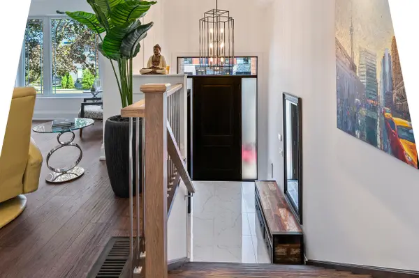 24 Cayuga AVE, Mississauga, ON L5G 3S7