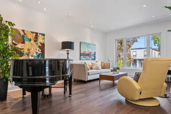 24 Cayuga AVE, Mississauga, ON L5G 3S7