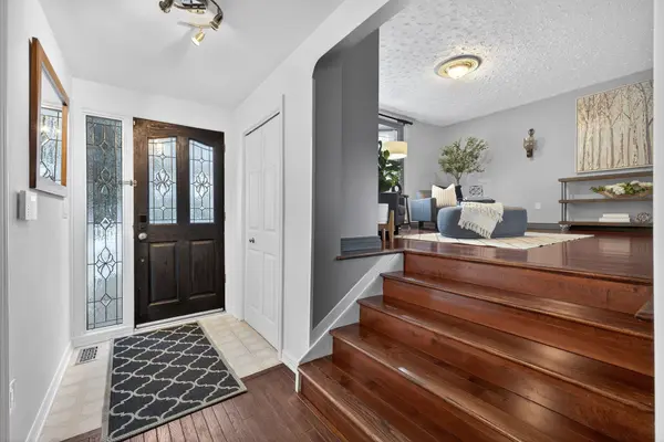 11 Hilltop DR, Caledon, ON L7C 1K7