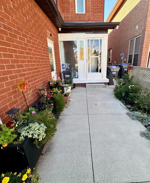 6879 Bansbridge CRES, Mississauga, ON L5N 6T2