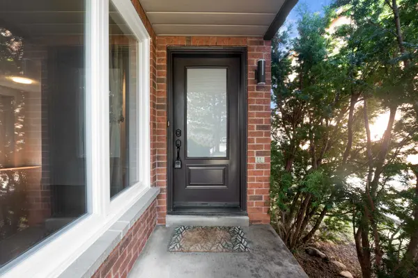 1471 Pickwick DR, Mississauga, ON L5V 1V7