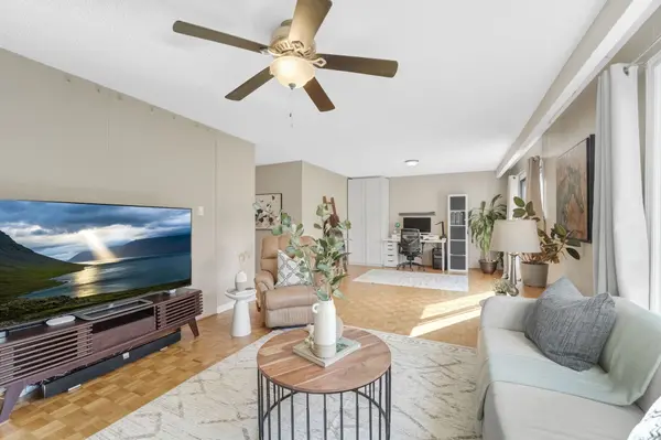 2388 Carlanne PL, Mississauga, ON L5C 3C8