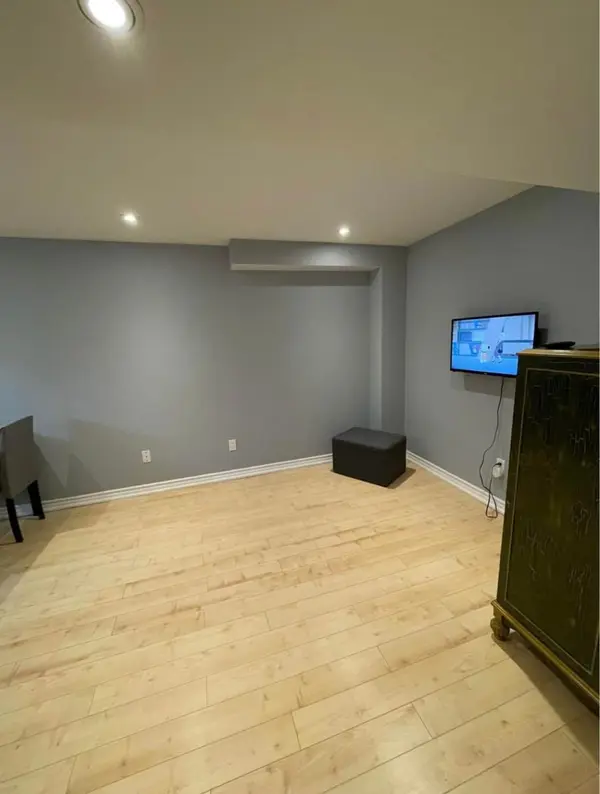 22 Manorwood CT, Caledon, ON L7E 2S9