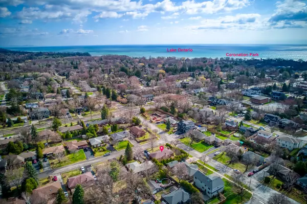 216 Wales CRES, Oakville, ON L6L 3X7