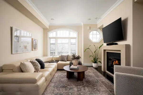 825-A Oxford ST, Toronto W06, ON M8Z 0B3