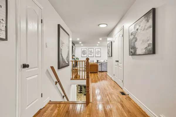 980 Glen View AVE, Burlington, ON L7T 3Y6