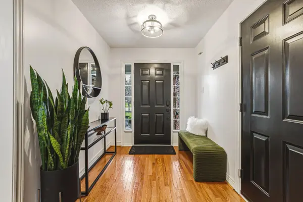 980 Glen View AVE, Burlington, ON L7T 3Y6