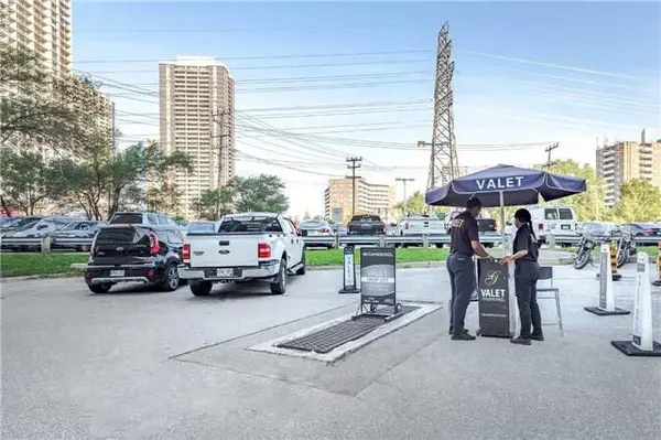 1243 Islington AVE #301, Toronto W08, ON M8X 1Y9