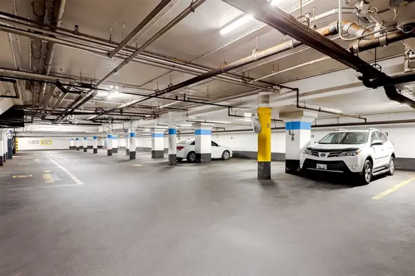 1243 Islington AVE #802, Toronto W08, ON M8X 1Y9