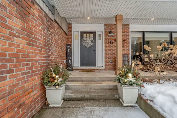 16 Bannisdale WAY, Hamilton, ON L0R 1H2