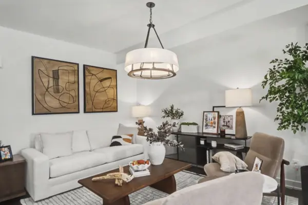 1126 Spoor ST, Kanata, ON K2W 0N4