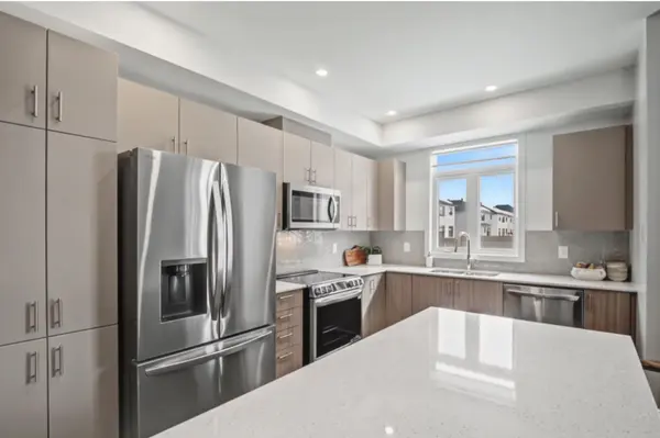 1126 Spoor ST, Kanata, ON K2W 0N4