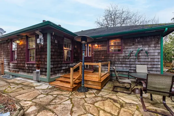 203 Summerhill RD, Saugeen Shores, ON N0H 2L0