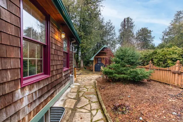 203 Summerhill RD, Saugeen Shores, ON N0H 2L0