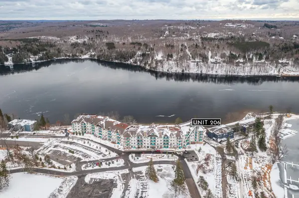 25 Pen Lake Point RD #206, Huntsville, ON P1H 1A9