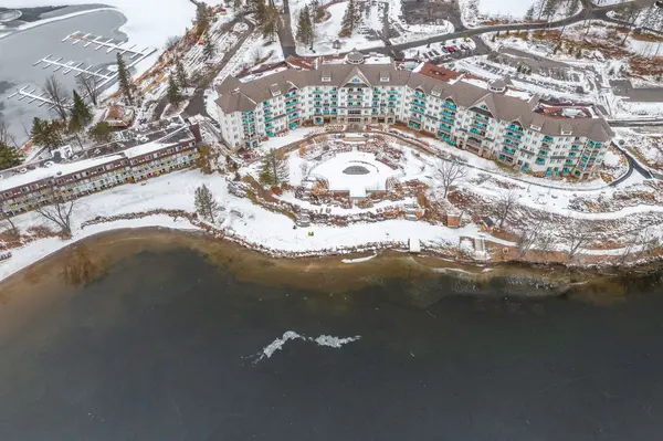 25 Pen Lake Point RD #206, Huntsville, ON P1H 1A9