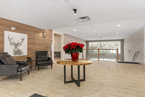 25 Pen Lake Point RD #206, Huntsville, ON P1H 1A9