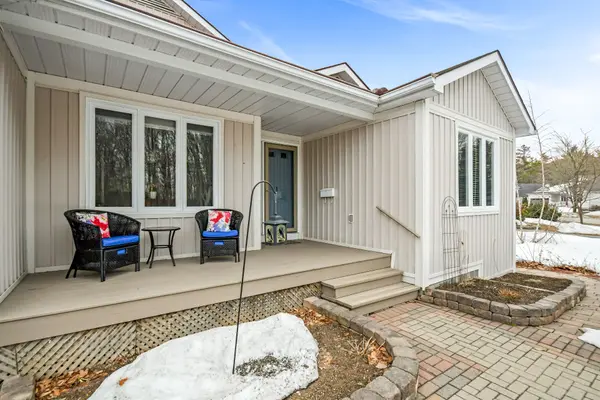 102 PINERIDGE Gate, Gravenhurst, ON P1P 1Z2
