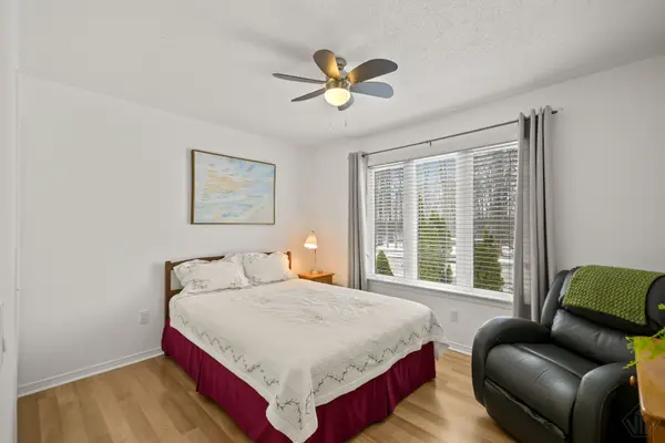 102 PINERIDGE Gate, Gravenhurst, ON P1P 1Z2