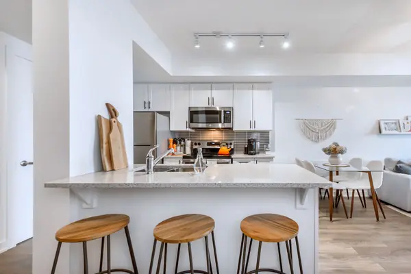 550 North Service RD #714, Grimsby, ON L3M 4E8