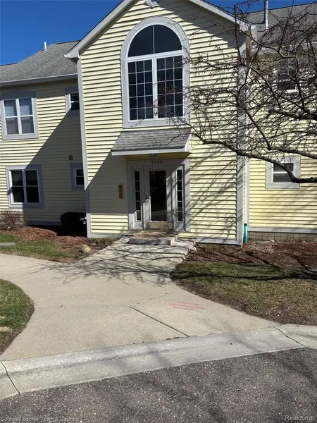 2225 S Huron Pkwy #2, Ann Arbor, MI 48104