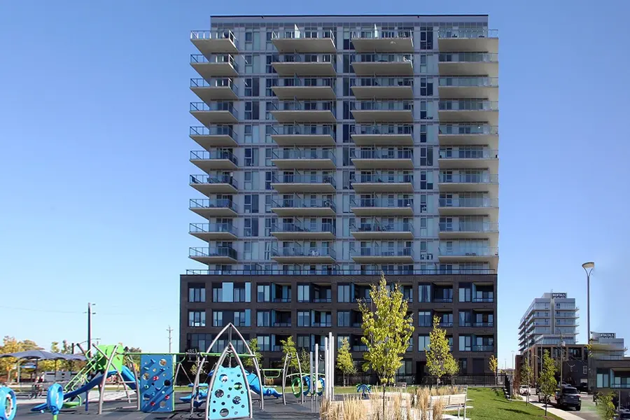 185 Deerfield RD #305, Newmarket, ON L3Y 0G7