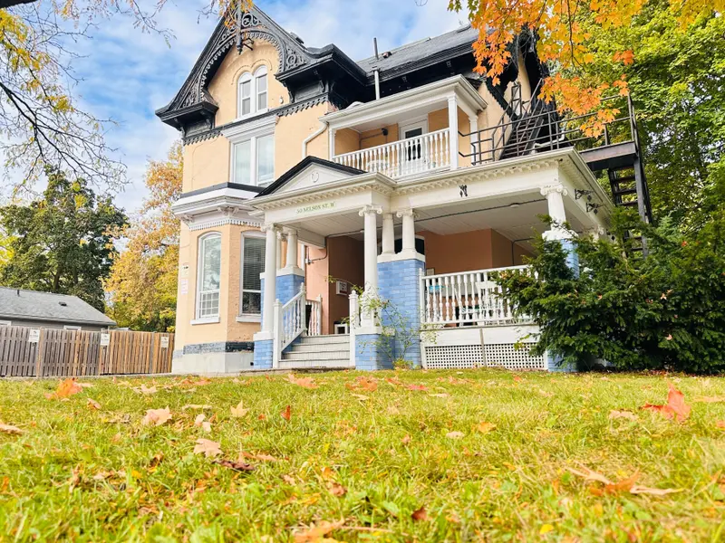 50 Nelson ST W #4, Brampton, ON L6X 1C3