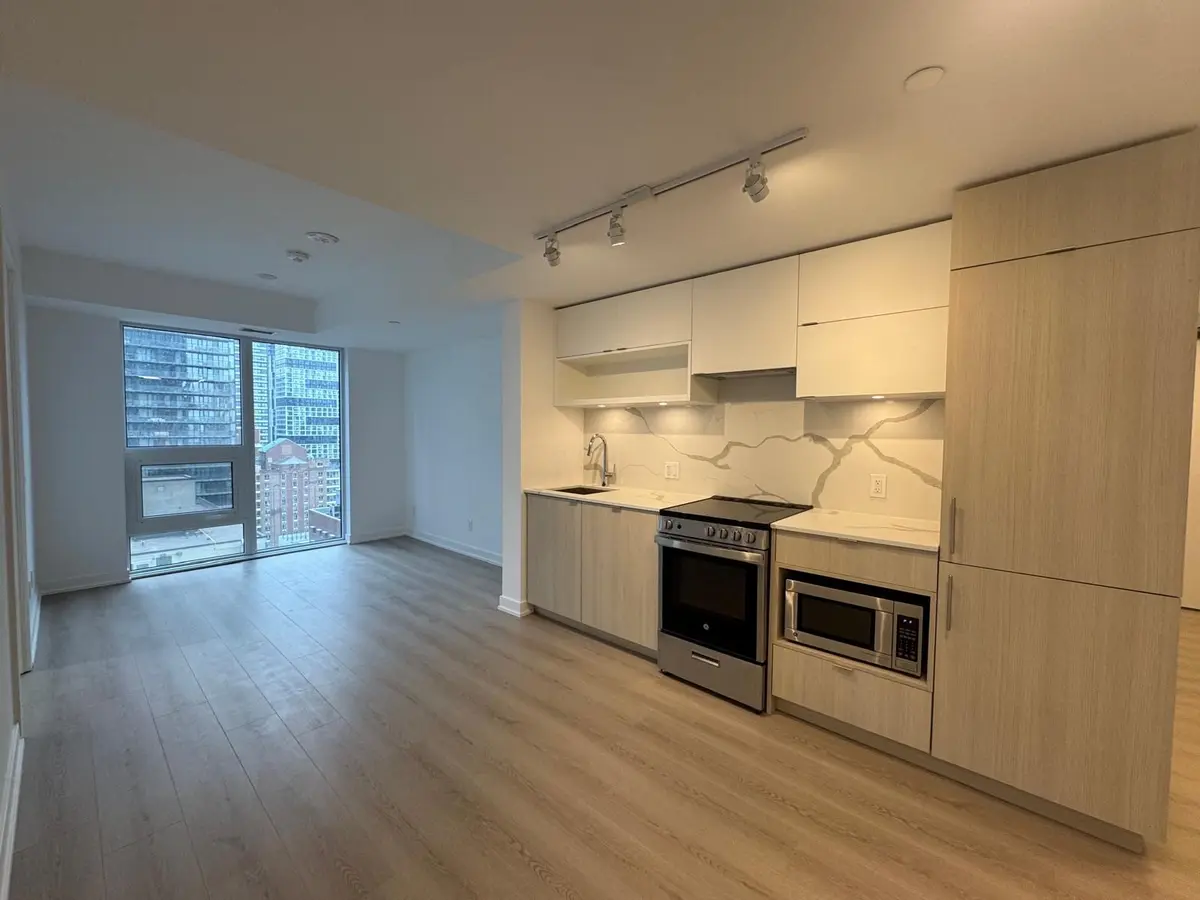 100 Queen ST E #1715, Toronto C08, ON M5C 0B5