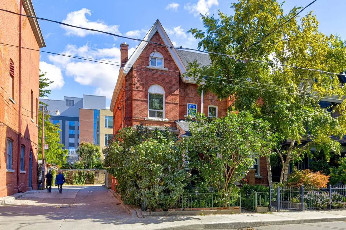 101 Dovercourt RD, Toronto C01, ON M6J 3C2