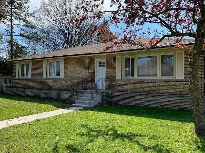 2 Sevenoaks AVE, Toronto W07, ON M8Z 3P7