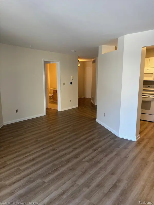 2225 S Huron Pkwy #2, Ann Arbor, MI 48104