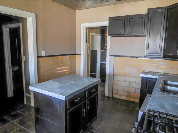 1001 E Lindsey Street, Breckenridge, TX 76424