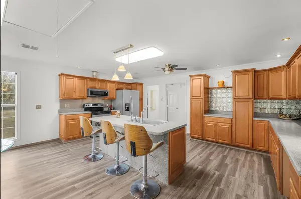 328 Creekview Meadows Drive, Springtown, TX 76082