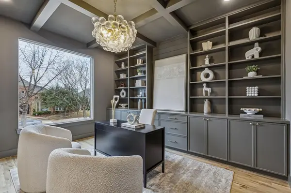 1209 Queen Peggy Lane, Lewisville, TX 75056