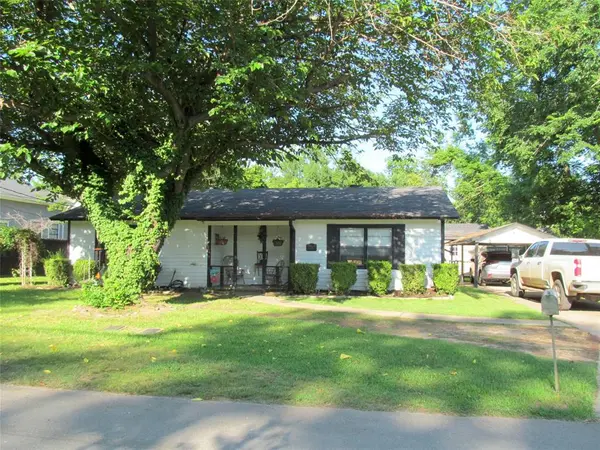 401 Wilkerson Street, Winnsboro, TX 75494