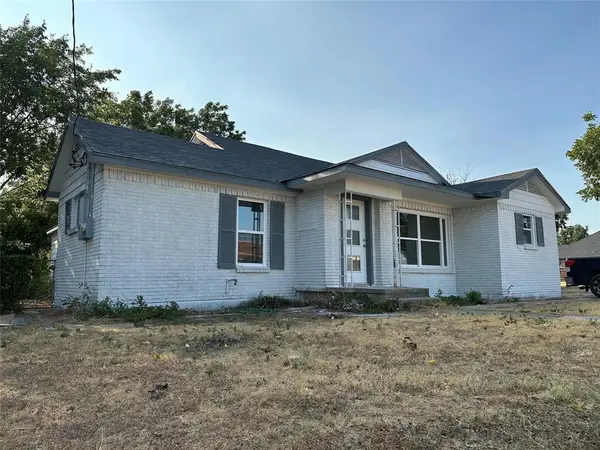 909 Jerry Mashek Drive, West, TX 76691