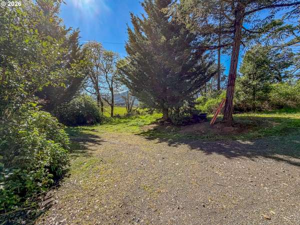 1698 DOERNER RD, Roseburg, OR 97471