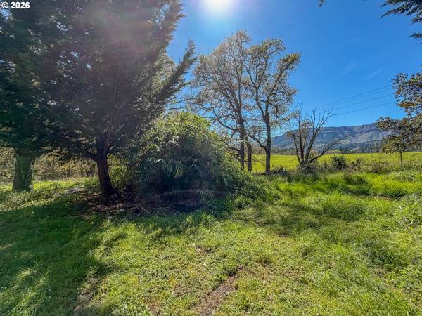 1698 DOERNER RD, Roseburg, OR 97471